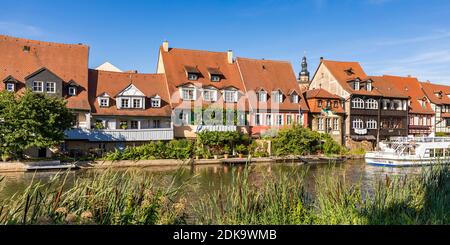 Allemagne, Bavière, Franconie, Bamberg, vieille ville, Regnitz, petite Venise, anciennes maisons de pêcheurs, bateau d'excursion Banque D'Images