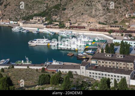 Ukraine, Crimée, Balaklava, navires de la marine oukrianienne dans la baie de Balaklava Banque D'Images