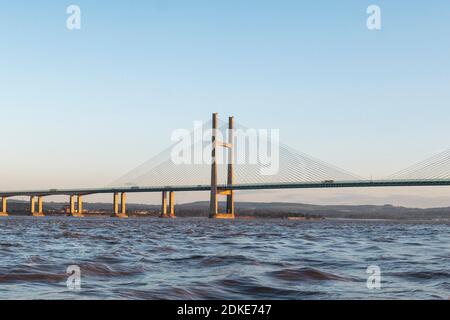 Le second Severn Crossing, officiellement renommé Prince of Wales Bridge, est le pont autoroutier M4 au-dessus de la rivière Severn entre l'Angleterre et le pays de Galles. Banque D'Images