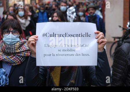 Un rassemblement d'acteurs culturels a eu lieu à Toulouse, France, le 15 décembre 2020. Parce qu'elles sont considérées comme des activités non essentielles par le gouvernement, les espaces liés à la culture restent fermés jusqu'au début de l'année 2021. Dans le même temps, les mesures du deuxième confinement liées à la pandémie de Covid-19 sont assouplies pour d'autres activités. Photo de Patrick Batard / ABACAPRESS.COM Banque D'Images