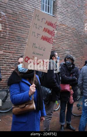 Un rassemblement d'acteurs culturels a eu lieu à Toulouse, France, le 15 décembre 2020. Parce qu'elles sont considérées comme des activités non essentielles par le gouvernement, les espaces liés à la culture restent fermés jusqu'au début de l'année 2021. Dans le même temps, les mesures du deuxième confinement liées à la pandémie de Covid-19 sont assouplies pour d'autres activités. Photo de Patrick Batard / ABACAPRESS.COM Banque D'Images