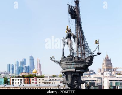 Panorama du centre d'affaires international de Moscou, Peter la Grande statue (la huitième plus grande statue du monde) et Ministère des Affaires étrangères Affairsat - a Banque D'Images