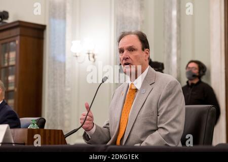 Michael Strickland, propriétaire, Bandit Lites, comparaît devant un comité sénatorial sur le commerce, les sciences et les transports - sous-comité sur la fabrication, le commerce, Et l'audience de protection des consommateurs pour examiner l'impact de la COVID-19 sur l'industrie du divertissement en direct dans le bureau du Sénat Russell à Capitol Hill à Washington, DC, le mardi 15 décembre 2020.Credit: Rod Lamkey/CNP /MediaPunch Banque D'Images