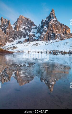 Vue d'hiver de la crête de la Pale di San Martino depuis la cabane Baita Segantini, Primiero e San Martino di Castrozza, col Rolle, Dolomites, Trentin, Italie, Europe Banque D'Images