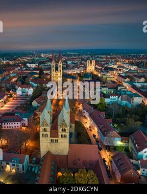 Vieille ville de Halberstadt avec sa célèbre cathédrale gothique, Allemagne Banque D'Images