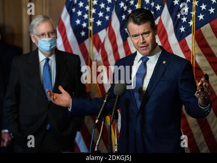 Washington, États-Unis. 15 décembre 2020. Le sénateur républicain DE l'Indiana Todd Young parle lors d'une conférence de presse avec le chef de la majorité au Sénat Mitch McConnell au Capitole des États-Unis à Washington, DC, le mardi 15 décembre 2020. Photo de piscine par Nicholas Kamm/UPI crédit: UPI/Alay Live News Banque D'Images