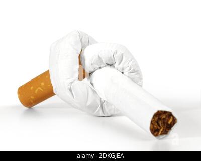 Cigarette avec noeud sur fond blanc Banque D'Images