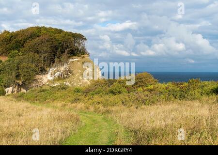 Danemark, péninsule de Møn, paysage près de Busène, rive haute et vue lointaine sur la mer Baltique Banque D'Images