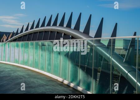 Nouveau pont à pied sur les lignes de chemin de fer à Lincoln City. Construit au-dessus des voies de chemin de fer, Brayford Wharf East, passage à niveau, piétons seulement, pas d'accès handicapés. Banque D'Images