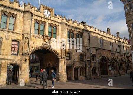 Lincoln Guildhall, le Guildhall et Stonebow, Conseil de la ville de Lincoln, époque médiévale, mot danois stennibogi, bâtiment Tudor, arc de Stonebow, monument. Banque D'Images