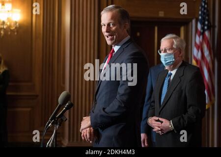 Washington, États-Unis. 15 décembre 2020. Le sénateur des États-Unis John Thune (républicain du Dakota du Sud) prend la parole lors d'une conférence de presse à la suite de la réunion hebdomadaire avec le caucus républicain du Sénat au Capitole des États-Unis à Washington, DC, États-Unis, le mardi 15 décembre 2020. Plus tôt aujourd'hui, le chef de la majorité au Sénat américain Mitch McConnell (républicain du Kentucky), a déclaré mardi que le Collège électoral « a parlé » et a félicité le président élu des États-Unis Joe Biden pour sa victoire. (Photo de Rod Lamkey /Pool/Sipa USA) crédit: SIPA USA/Alay Live News Banque D'Images