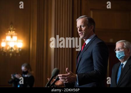 Washington, États-Unis. 15 décembre 2020. Le sénateur des États-Unis John Thune (républicain du Dakota du Sud) prend la parole lors d'une conférence de presse à la suite de la réunion hebdomadaire avec le caucus républicain du Sénat au Capitole des États-Unis à Washington, DC, États-Unis, le mardi 15 décembre 2020. Plus tôt aujourd'hui, le chef de la majorité au Sénat américain Mitch McConnell (républicain du Kentucky), a déclaré mardi que le Collège électoral « a parlé » et a félicité le président élu des États-Unis Joe Biden pour sa victoire. (Photo de Rod Lamkey /Pool/Sipa USA) crédit: SIPA USA/Alay Live News Banque D'Images