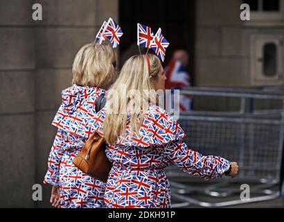 GRANDE-BRETAGNE / Angleterre / Londres / womann portant une tenue drapeau de l'Union lors du concert du Jubilé de diamant Buckingham Palace le 4 juin 2012 à Londres. Banque D'Images