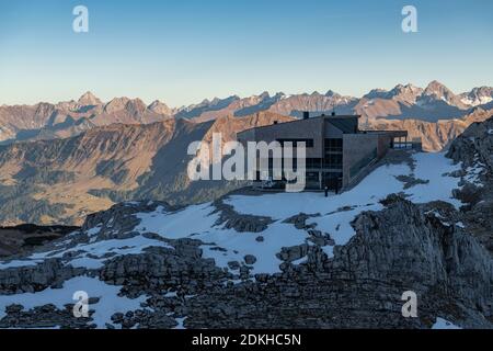 Europe, Autriche, Vorarlberg, Kleinwalsertal, Hirschegg, Hoher IFEN, station de montagne Hahnenköpflebahn, restaurant de montagne Tafel & Zunder, Alpes Allgäu Banque D'Images