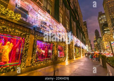 SAKS lumière de Noël spectacle pendant la pandémie de COVID-19 2020 Banque D'Images