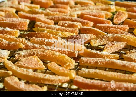 Les citrons confits guérissent après la cuisson. Banque D'Images