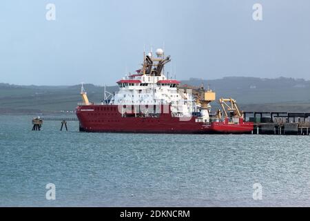 Le navire de recherche Sir RRS David Attenborough est amarré sur les quais de Holyhead à Anglesey, au pays de Galles. Le navire a terminé sa première série de tests techniques Banque D'Images