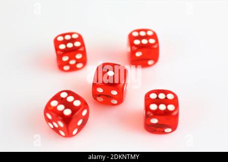 Une image de concept de certaines cartes de poker sur un vert feutre Banque D'Images