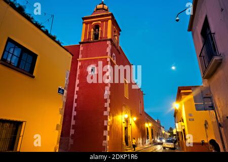 Couvent des Carmélites au crépuscule, Santiago de Queretaro, Queretaro, Mexique Banque D'Images