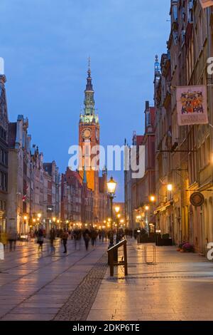 Dlugi Targ Long Market street et Hôtel de Ville Tour. Gdańsk Pologne Banque D'Images