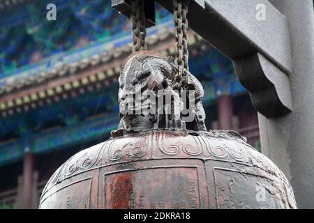 Ancienne cloche accrochée à l'ANDing West Gate Xian City Walls Banque D'Images