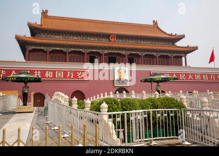 Porte de la paix céleste de Tienanmen avec le portrait du président Mao Zedong à Pékin Banque D'Images