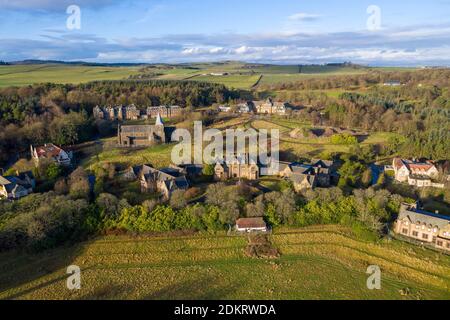 Vue aérienne de l'hôpital Bangour Village à Dechmont, Lothian Ouest. L'ancien hôpital psychiatrique est actuellement en cours de développement pour le logement. Banque D'Images