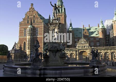 Hillerød, Danemark, Dänemark: Château de Frederiksborg; Schloss Frederiksborg; fente de Frederiksborg; Zamek, pałac, fontanna Neptuna, renesans, manieryzm Banque D'Images