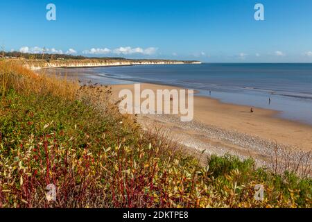 Vue sur Flamborough Head depuis le rivage de North Beach, Bridlington, North Yorkshire, Angleterre, Royaume-Uni, Europe Banque D'Images