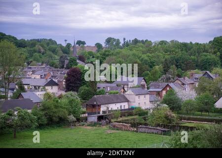 Ry (nord de la France) : vue d'ensemble du village dans la vallée de Crevon Banque D'Images