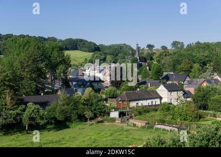 Ry (nord de la France) : vue d'ensemble du village dans la vallée de Crevon Banque D'Images