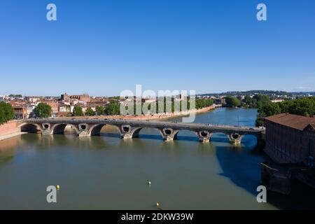 Toulouse (sud de la France) : vue aérienne du Pont-neuf sur la Garonne Banque D'Images