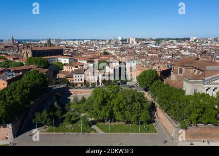 Toulouse (sud de la France) : vue aérienne de la place de la Daurade dans le quartier du Capitole, dans le centre historique Banque D'Images