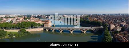 Toulouse (sud de la France) : vue aérienne du Pont-neuf sur la Garonne Banque D'Images