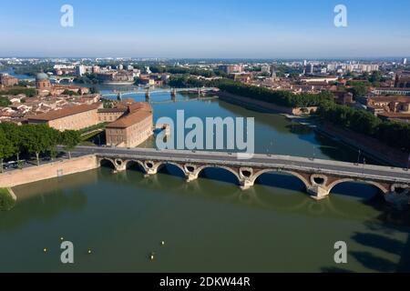 Toulouse (sud de la France) : vue aérienne du Pont-neuf sur la Garonne Banque D'Images