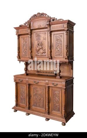 Placard de cuisine ancien (armoire d'exposition) avec belle sculpture en bois de la fin du XIXe siècle sur fond blanc. Banque D'Images