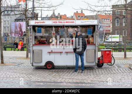 Kiosque traditionnel pour les hot dogs à Copenhague, Danemark Banque D'Images