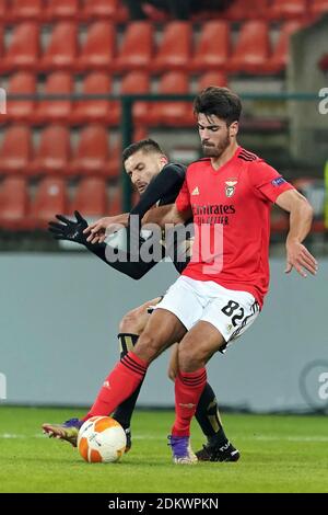 Nicolas Gavory de Standard Liège concurrence pour le ballon avec Joao Ferreira de SL Benfica Lisbonne lors du match de l'UEFA Europa League Group D entre Standard Liège et SL Benfica au Stade Maurice Dufrasne le 10 décembre 2020 à Liège, Belgique. Photo par ABACAPRESS.COM Banque D'Images