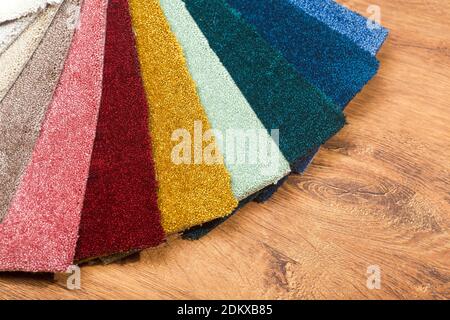 Types et échantillons de tapis de différentes couleurs. Tapis pour les chambres, les appartements et les maisons Banque D'Images