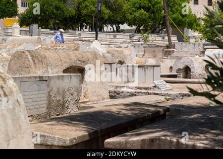 Tombes blanches dans le cimetière juif de Fès, au Maroc Banque D'Images