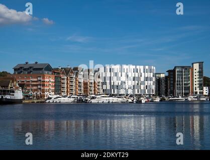 Waterfront & Marina avec ses bateaux et bâtiments modernes, Ipswich, Suffolk, Angleterre, Royaume-Uni Banque D'Images