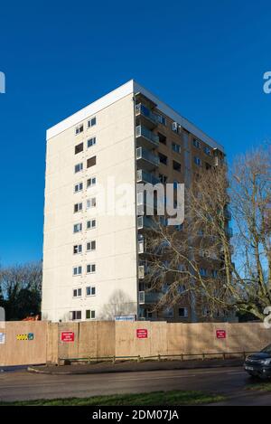 Des blocs d'appartements sur Shannon Road sur Primrose Hill Estate, Kings Norton, Birmingham qui doivent être démolis Banque D'Images