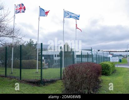 Livingston, West Lothian, Royaume-Uni. 16 décembre 2020. Vue générale de l'installation de Valneva, Oakbank Industrial Estate. Des essais cliniques ont commencé au Royaume-Uni pour un vaccin contre le coronavirus fabriqué dans West Lothian. Le vaccin candidat Valneva sera initialement testé sur 150 volontaires dans des sites de test à Birmingham, Bristol, Newcastle et Southampton. Il est en cours de développement à Livingston et le gouvernement britannique a précommandé 60 millions de doses. Oakbank, Livingston, Écosse, Royaume-Uni. 16 décembre 2020. Crédit : Ian Rutherford/Alay Live News Banque D'Images