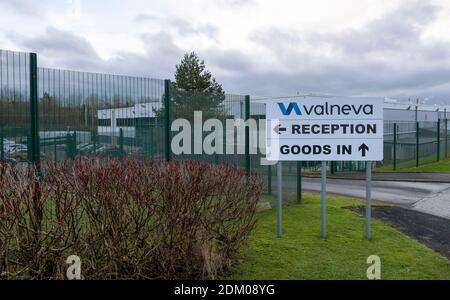 Livingston, West Lothian, Royaume-Uni. 16 décembre 2020. Vue générale de l'installation de Valneva, Oakbank Industrial Estate. Des essais cliniques ont commencé au Royaume-Uni pour un vaccin contre le coronavirus fabriqué dans West Lothian. Le vaccin candidat Valneva sera initialement testé sur 150 volontaires dans des sites de test à Birmingham, Bristol, Newcastle et Southampton. Il est en cours de développement à Livingston et le gouvernement britannique a précommandé 60 millions de doses. Oakbank, Livingston, Écosse, Royaume-Uni. 16 décembre 2020. Crédit : Ian Rutherford/Alay Live News Banque D'Images