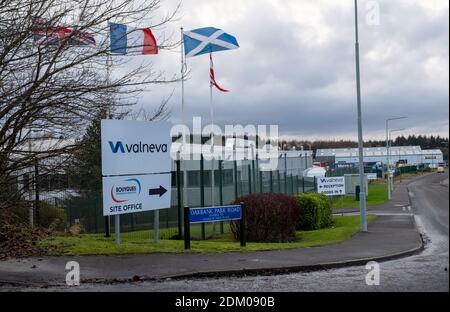 Livingston, West Lothian, Royaume-Uni. 16 décembre 2020. Vue générale de l'installation de Valneva, Oakbank Industrial Estate. Des essais cliniques ont commencé au Royaume-Uni pour un vaccin contre le coronavirus fabriqué dans West Lothian. Le vaccin candidat Valneva sera initialement testé sur 150 volontaires dans des sites de test à Birmingham, Bristol, Newcastle et Southampton. Il est en cours de développement à Livingston et le gouvernement britannique a précommandé 60 millions de doses. Oakbank, Livingston, Écosse, Royaume-Uni. 16 décembre 2020. Crédit : Ian Rutherford/Alay Live News Banque D'Images