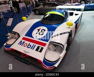 Vue des trois quarts avant d'une Aston Martin AMR2/05, conduite par David Leslie, dans le Championnat du monde de voitures de sport FIA 1989. Banque D'Images