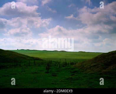 Vue sur Priddy Nine Barrows depuis Ashen Hill Round Barrows, Wells, Somerset. Banque D'Images