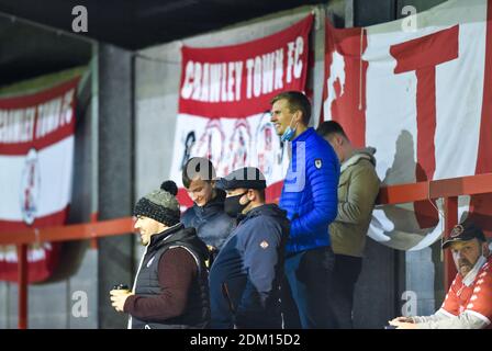 Fans sur les terrasses pendant le Sky Bet EFL League Two match entre Crawley Town et Bradford City au People's Pension Stadium , Crawley , Royaume-Uni - 15 décembre 2020 - usage éditorial uniquement. Pas de merchandising. Pour les images de football, les restrictions FA et Premier League s'appliquent inc. Aucune utilisation Internet/mobile sans licence FAPL - pour plus de détails, contactez football Dataco Banque D'Images