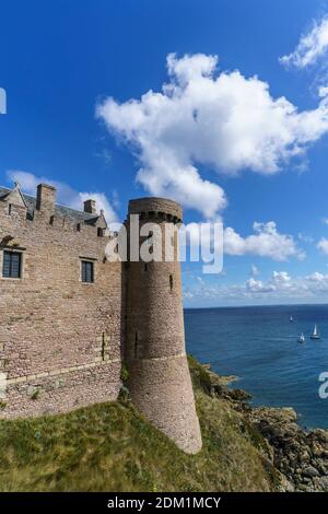 Felsenburg fort la Latte, Château de la Roche Goyon, Cap Frehel, Filmkulisse ' Die Wikinger' mit Kirk Douglas und Sat 1 Produktion ' Tristan und Isol Banque D'Images