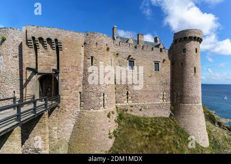 Felsenburg fort la Latte, Château de la Roche Goyon, Cap Frehel, Filmkulisse ' Die Wikinger' mit Kirk Douglas und Sat 1 Produktion ' Tristan und Isol Banque D'Images